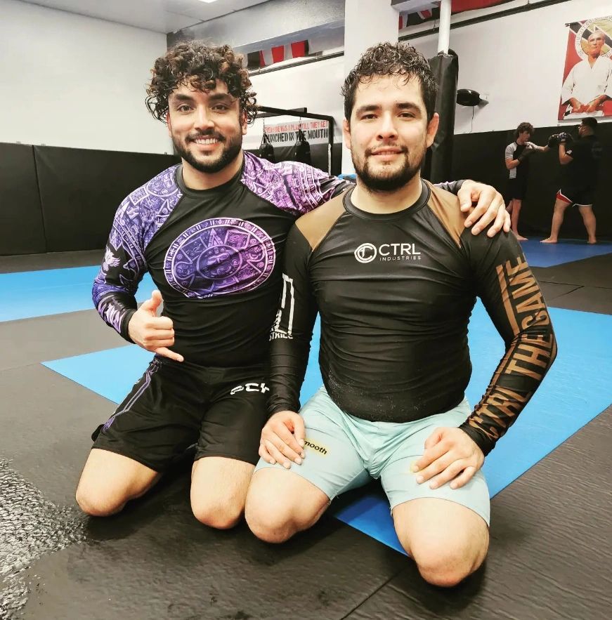 No-gi jiu jitsu teammates
